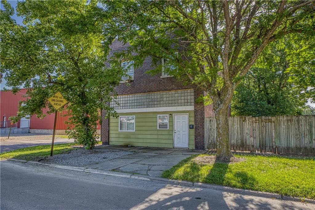 101 S Elm Street — photo 3