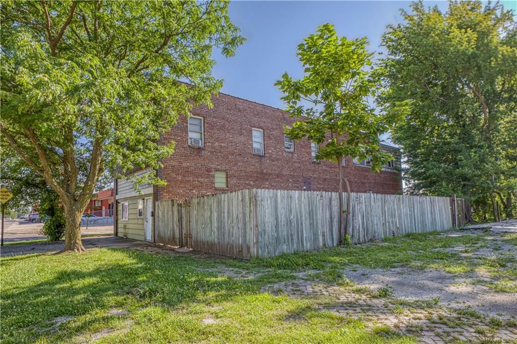 101 S Elm Street — photo 6