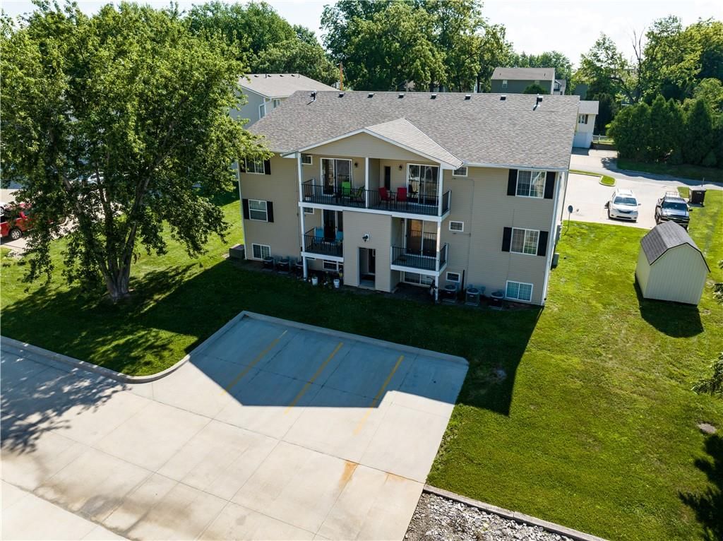 1010 N Walnut Street — photo 38