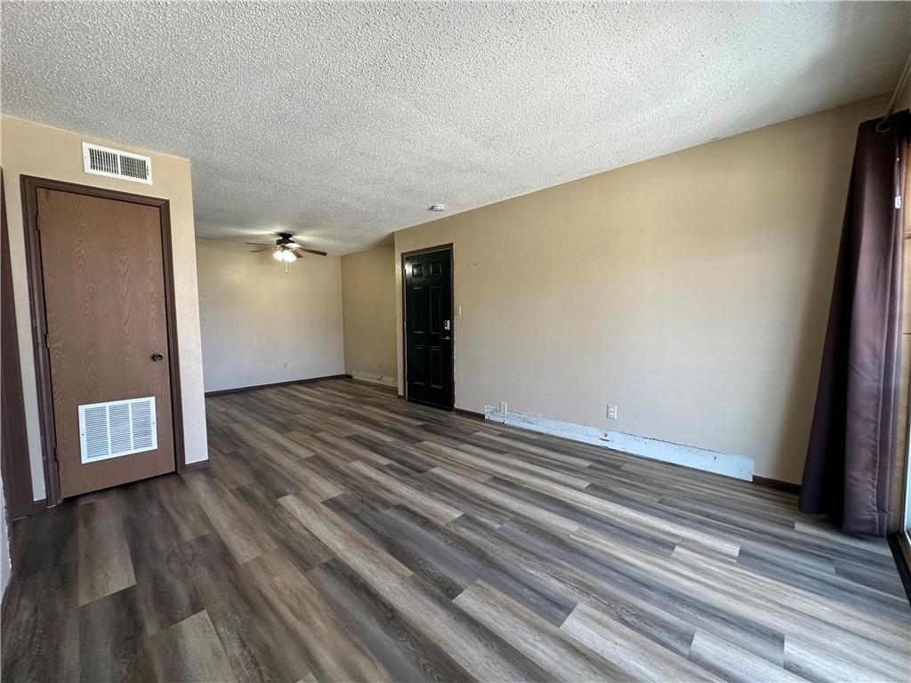 1010 N Walnut Street — photo 46