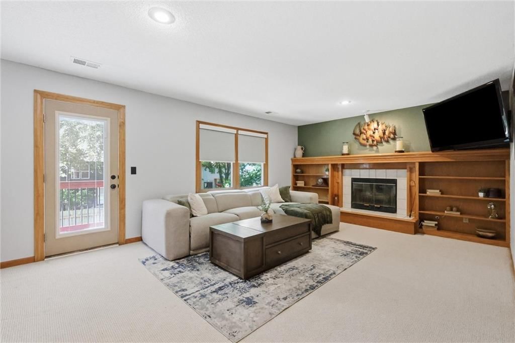 12407 S Alcan Street — photo 31
