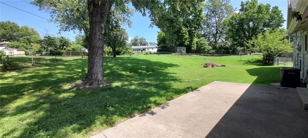 1604 NE 60th Terrace — photo 4