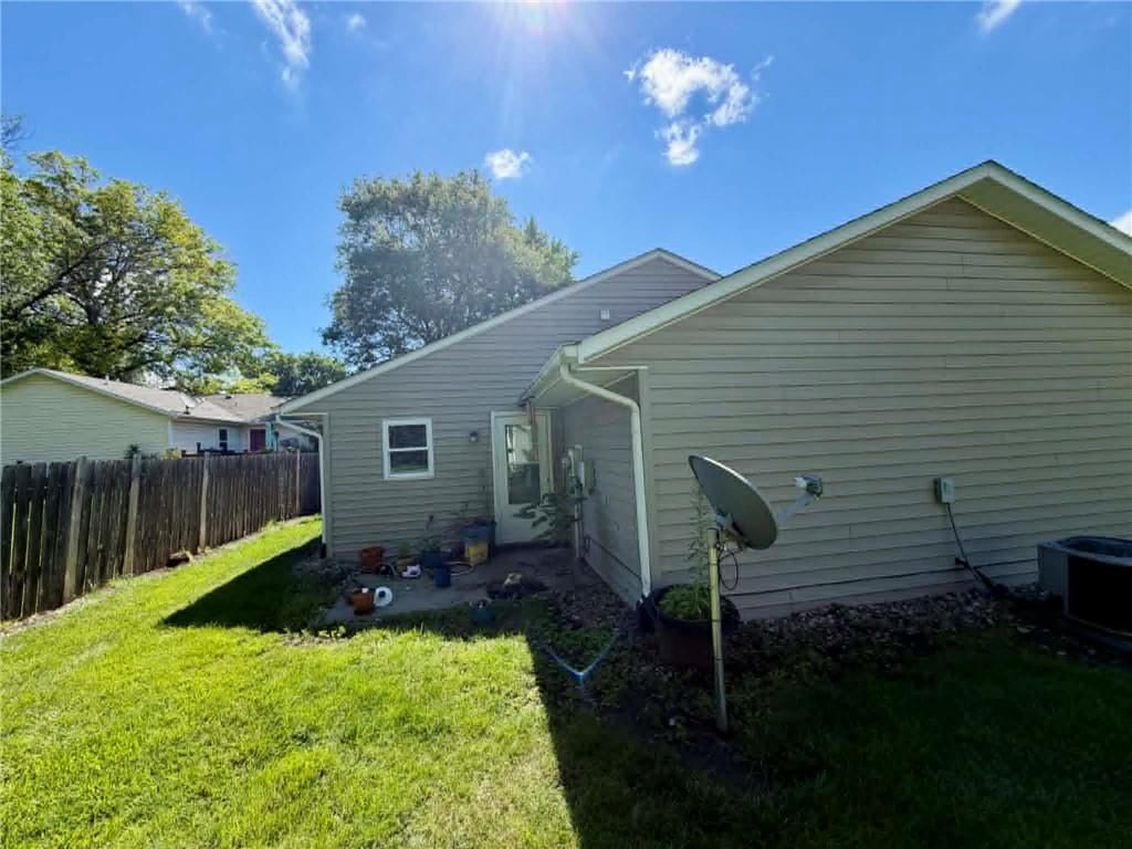 1017 E Edwards Street — photo 24