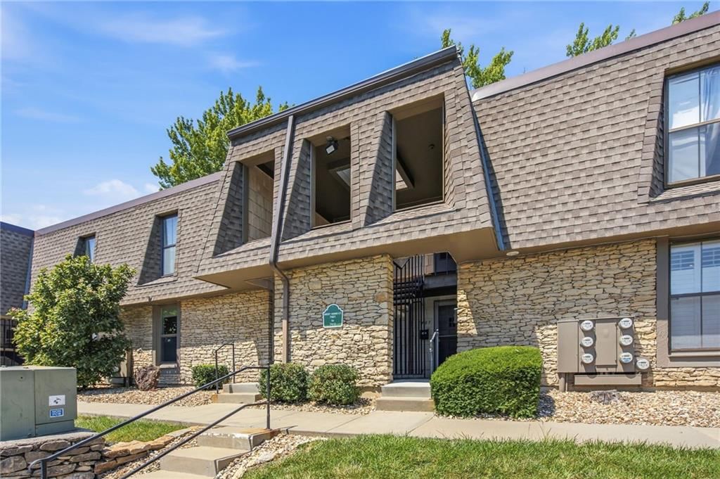 7405 W 102nd Court — photo 1