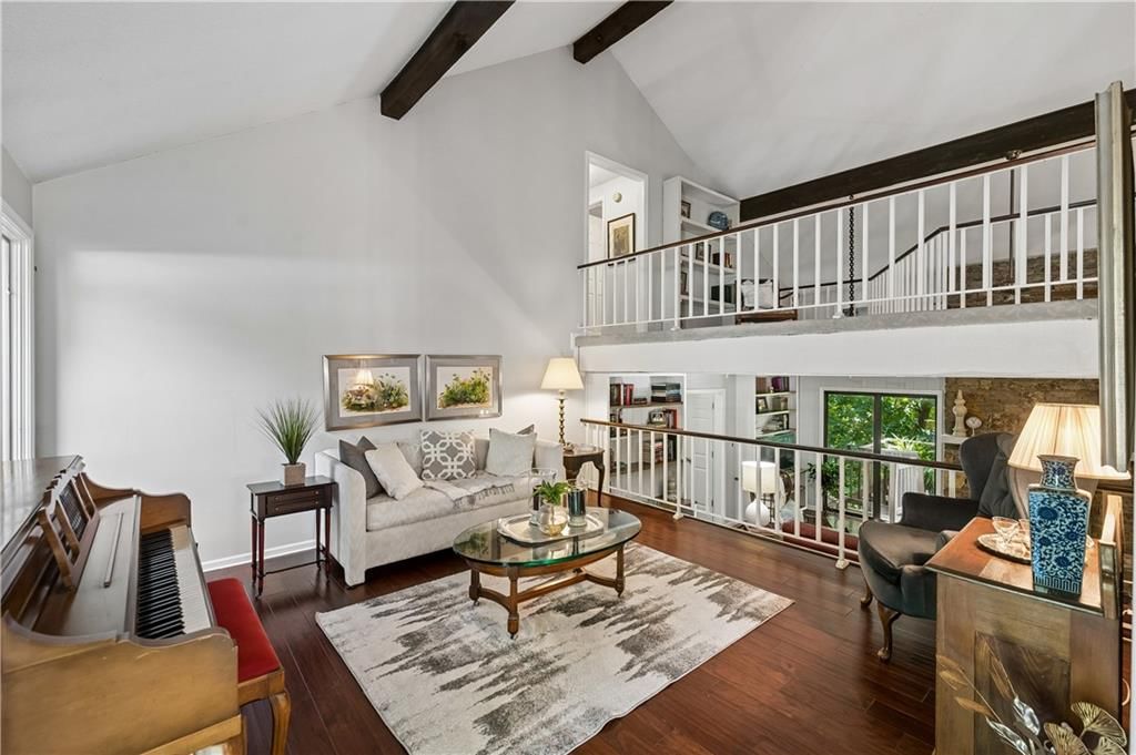 10211 Broadmoor Street — photo 2