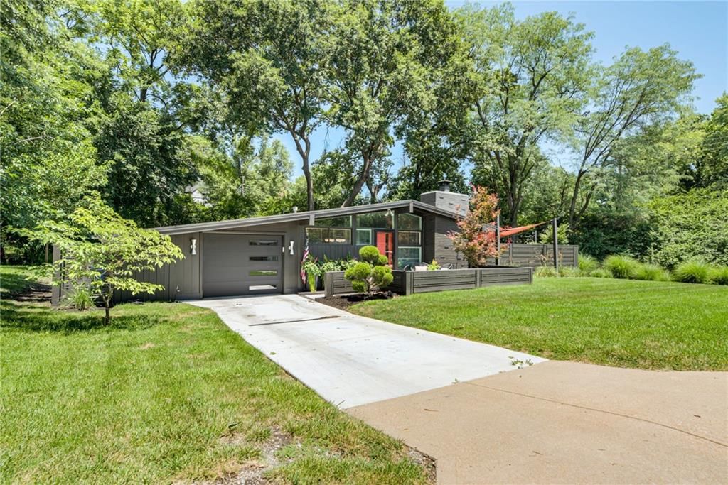 2204 W 71 Terrace — photo 1