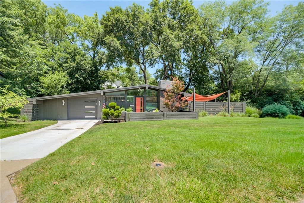 2204 W 71 Terrace — photo 2