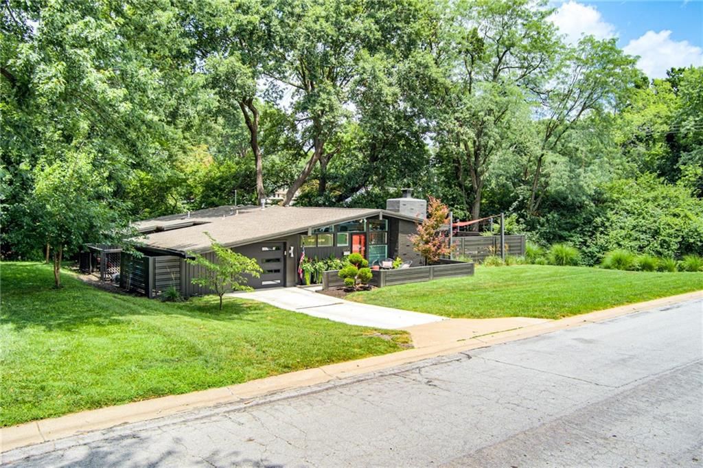 2204 W 71 Terrace — photo 3