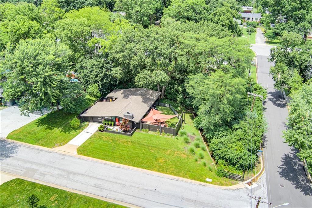 2204 W 71 Terrace — photo 8