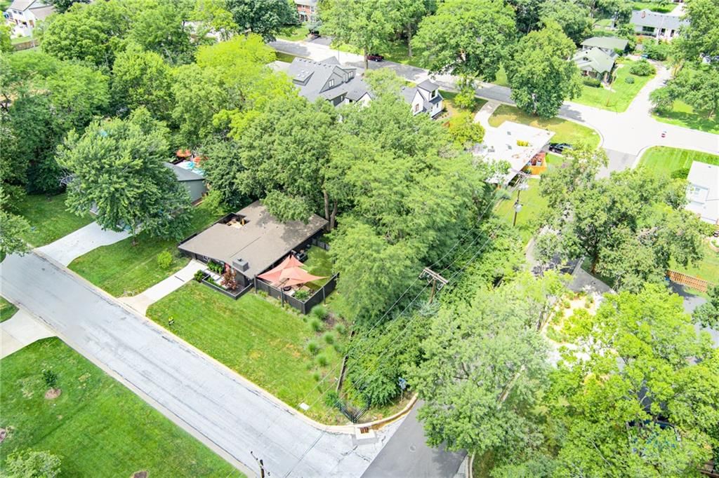 2204 W 71 Terrace — photo 9