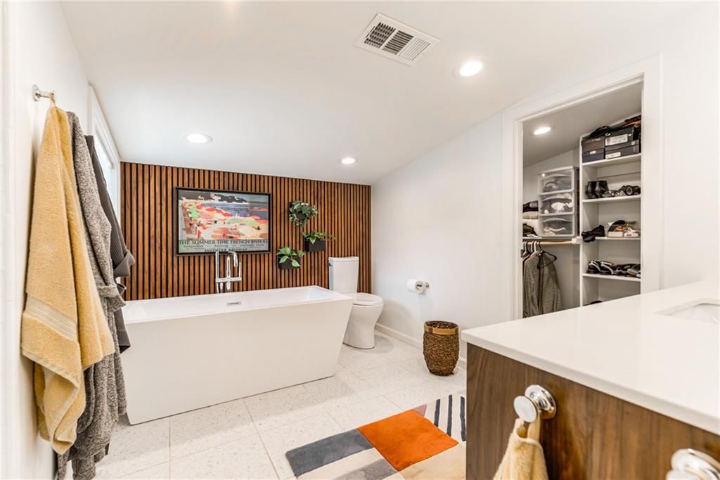 2204 W 71 Terrace — photo 29
