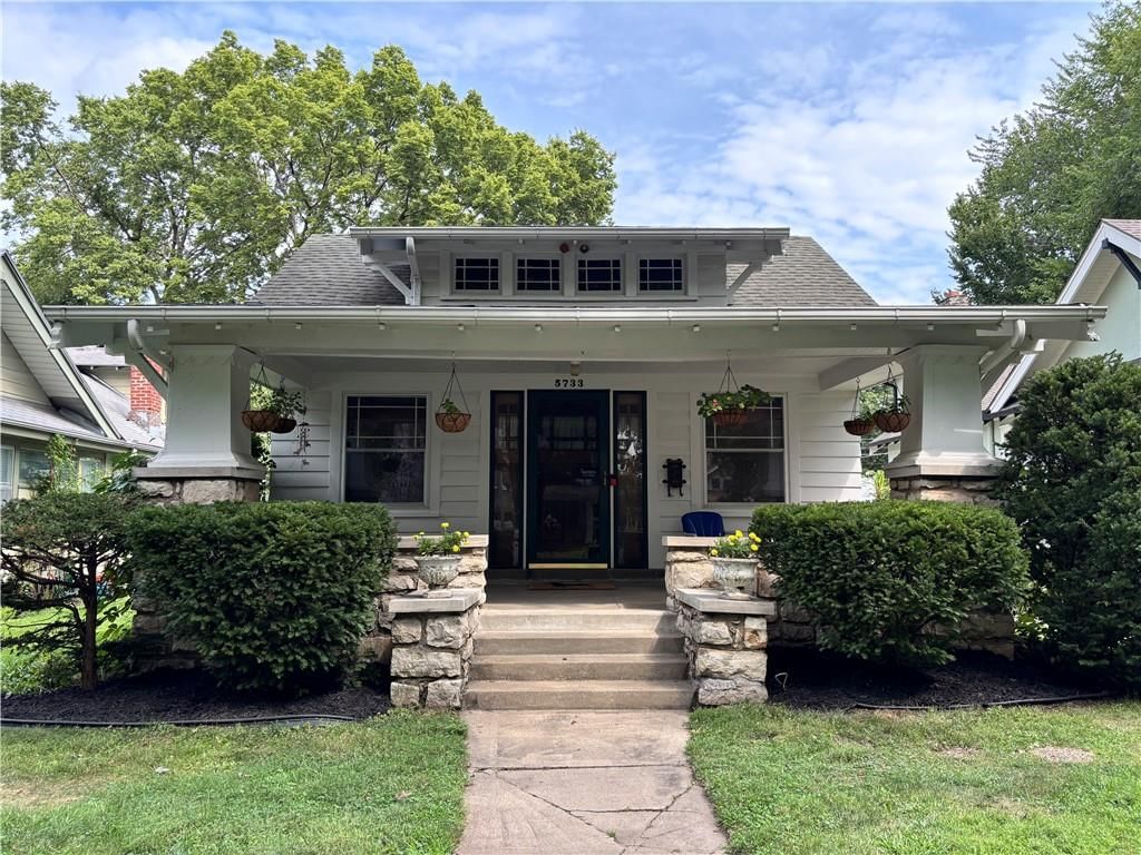 5733 Kenwood Avenue — photo 1