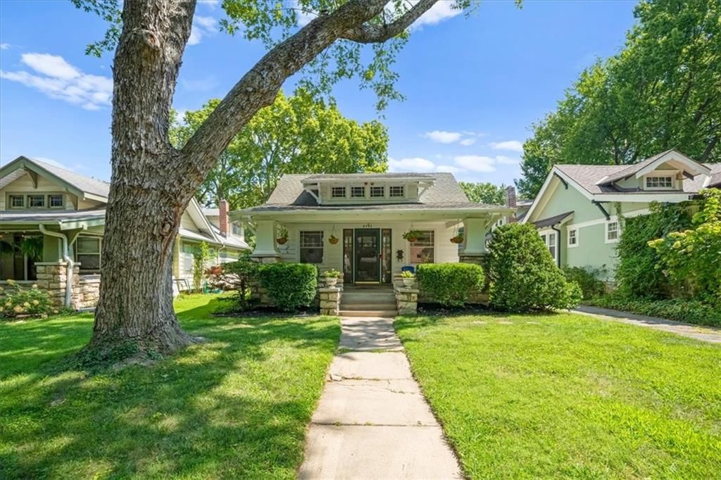 5733 Kenwood Avenue — photo 2