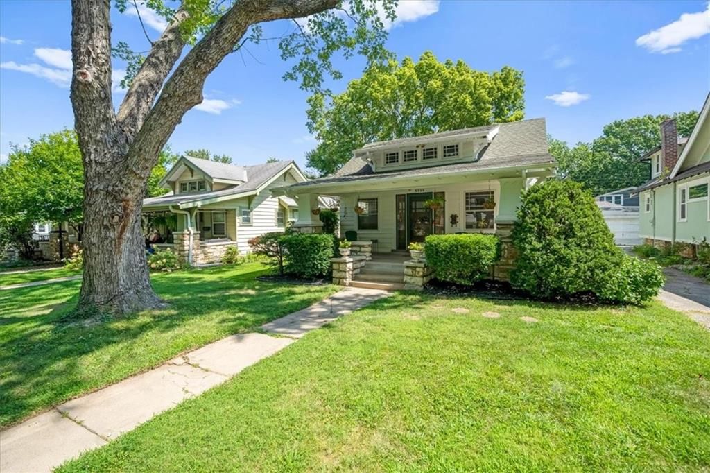 5733 Kenwood Avenue — photo 4