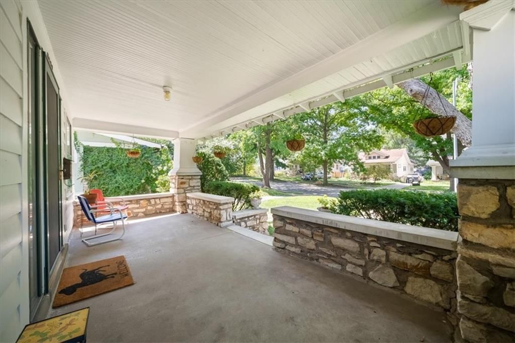 5733 Kenwood Avenue — photo 6