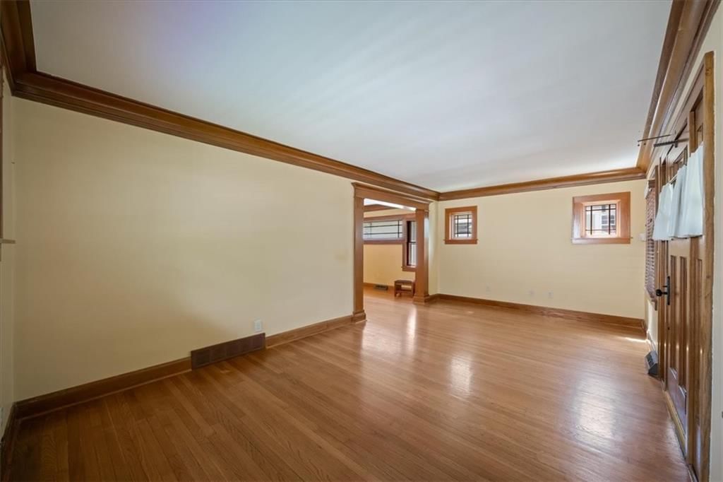 5733 Kenwood Avenue — photo 9