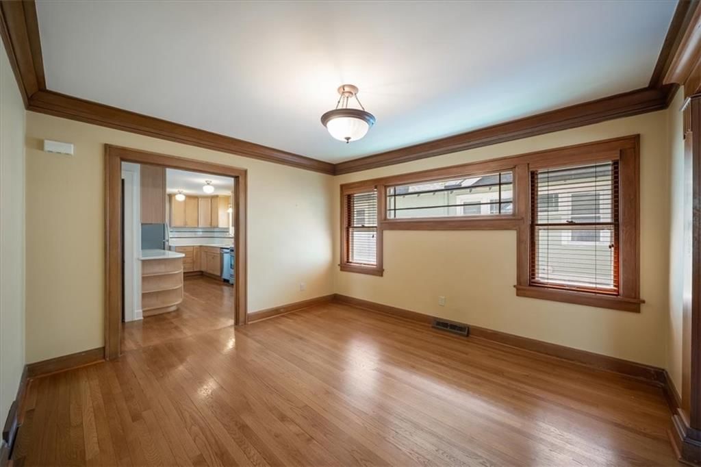 5733 Kenwood Avenue — photo 10