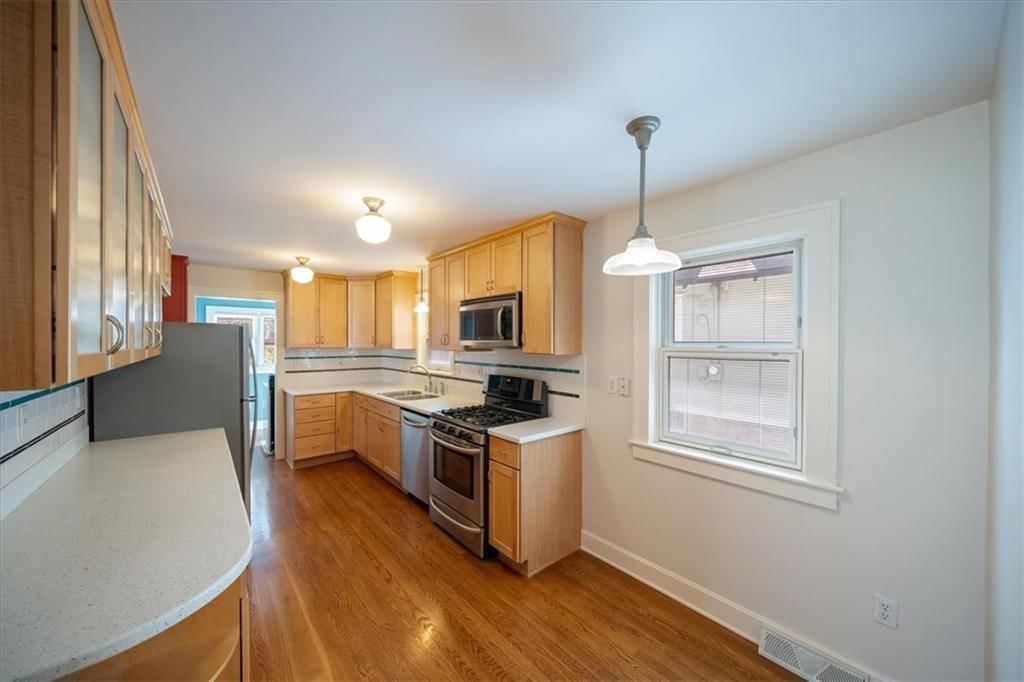 5733 Kenwood Avenue — photo 12