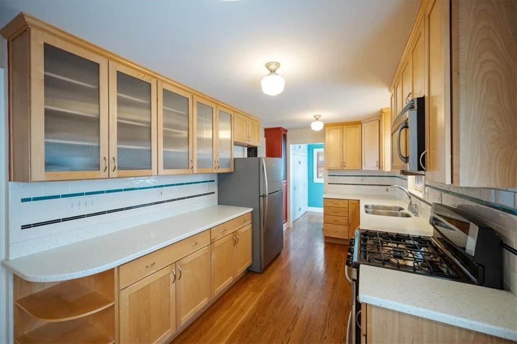 5733 Kenwood Avenue — photo 13