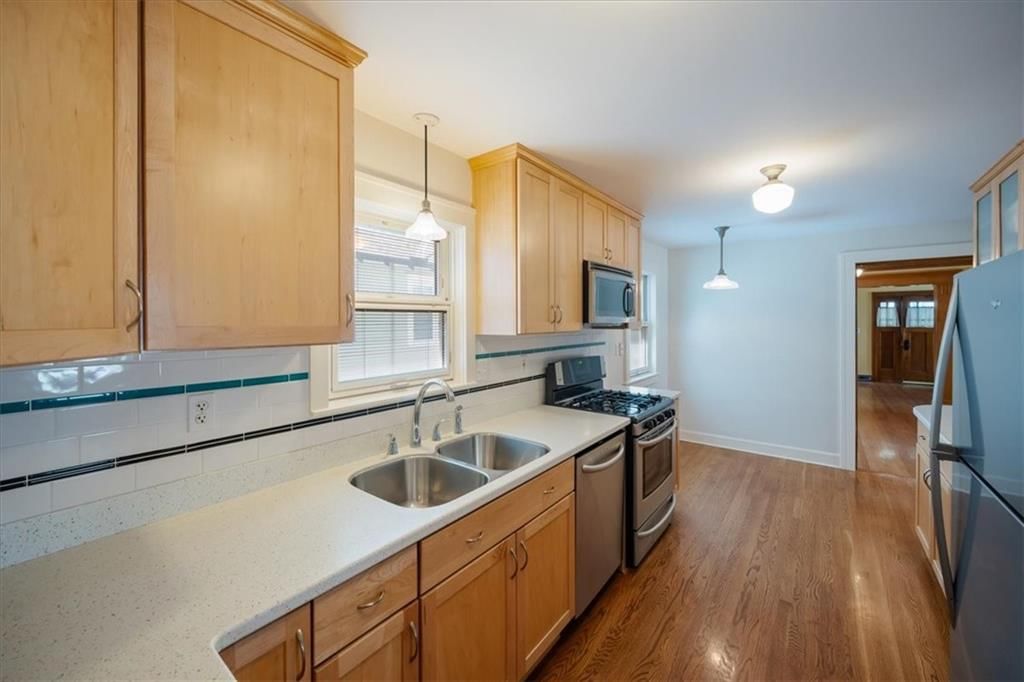 5733 Kenwood Avenue — photo 14