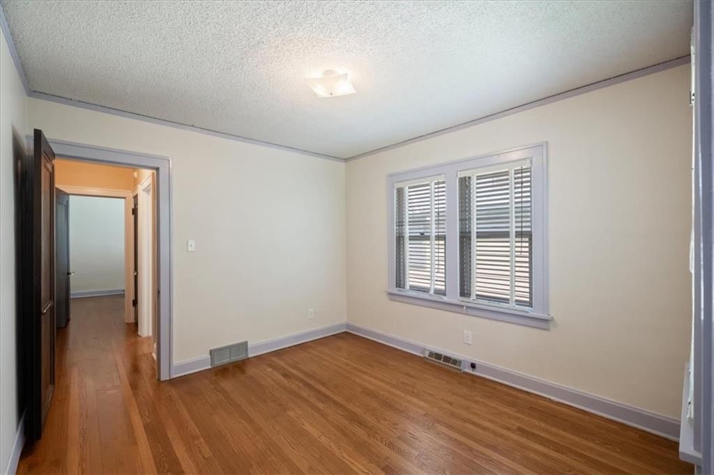 5733 Kenwood Avenue — photo 18