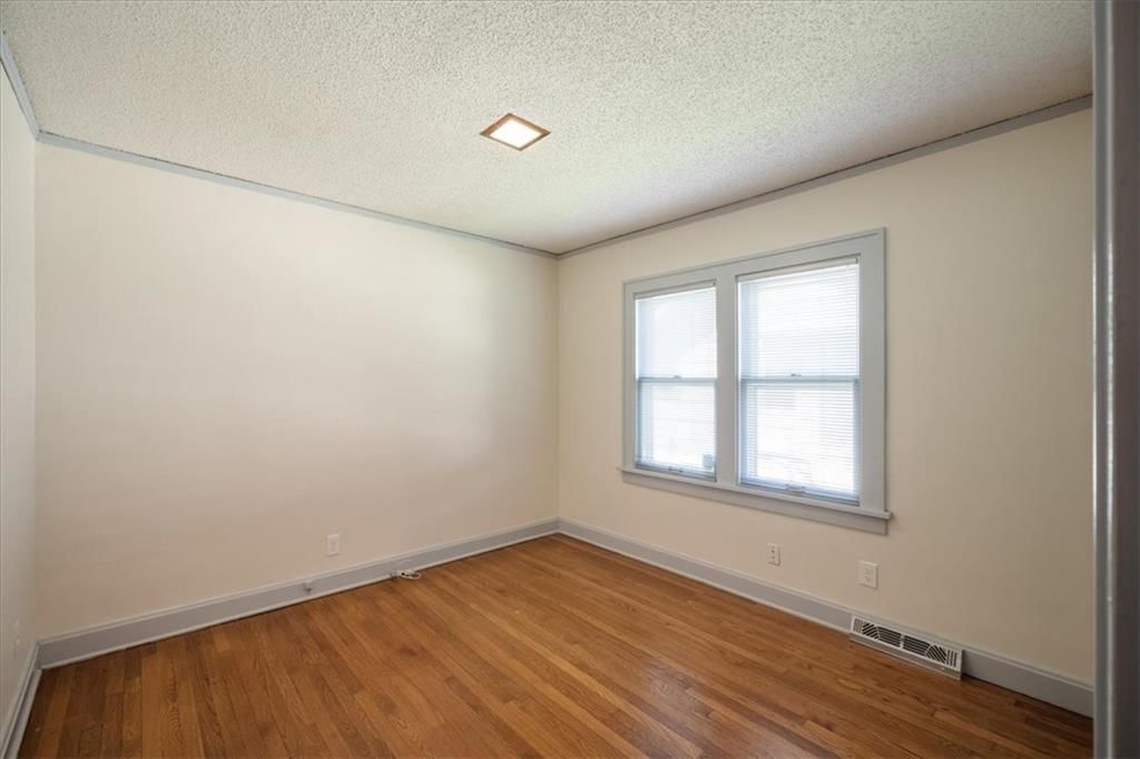 5733 Kenwood Avenue — photo 21