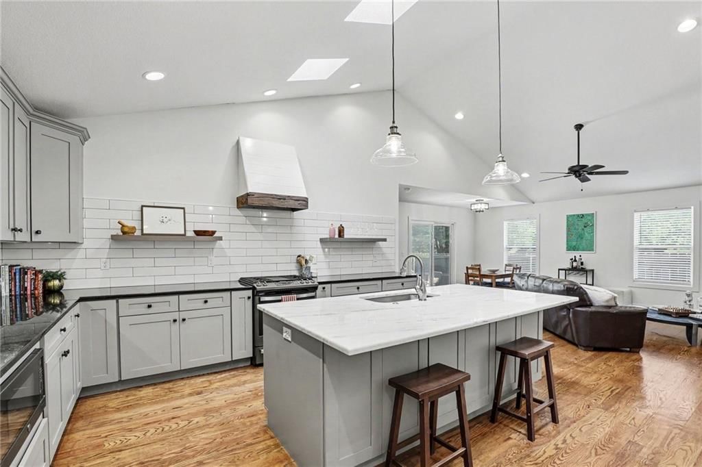 22 W 78th Terrace — photo 3