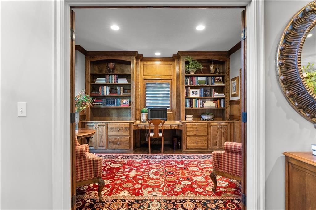 301 NW Rockhill Circle — photo 8