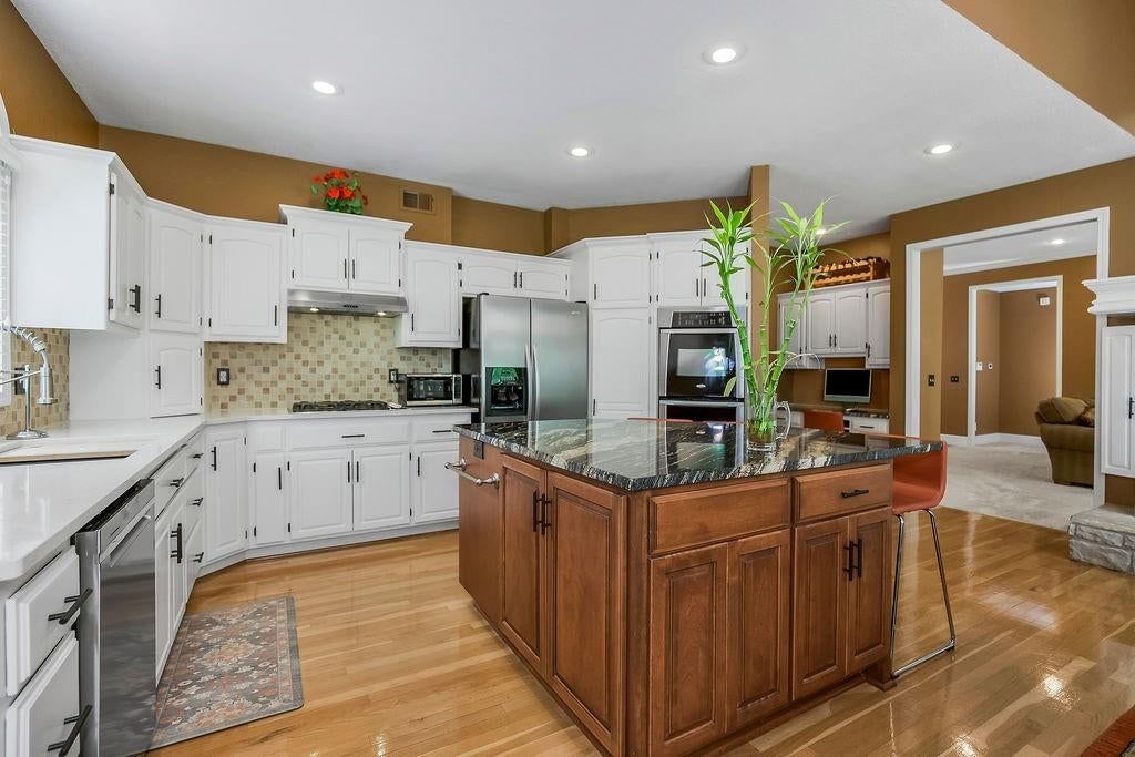 7815 N Revere Drive — photo 10