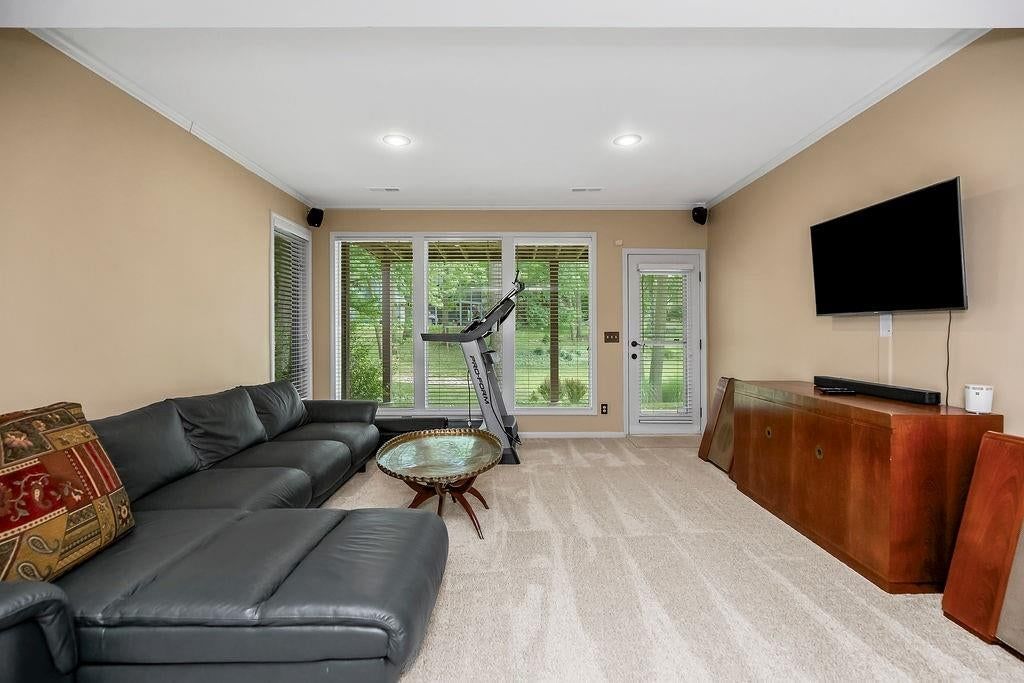 7815 N Revere Drive — photo 30