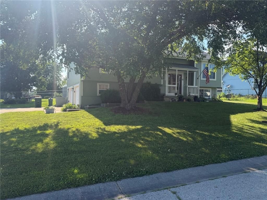 887 Glengera Street — photo 3