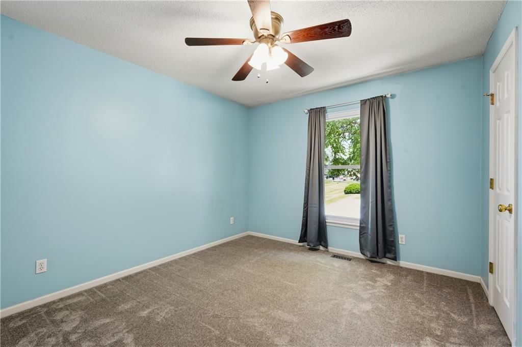 887 Glengera Street — photo 11