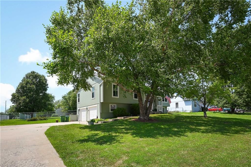 887 Glengera Street — photo 23