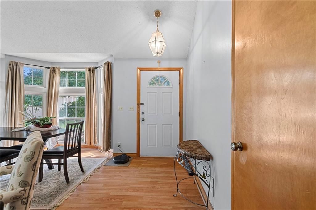 8002 W 147TH Terrace — photo 5
