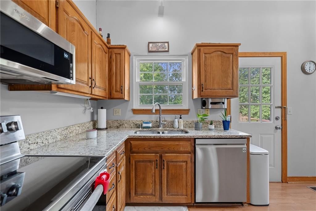 8002 W 147TH Terrace — photo 10