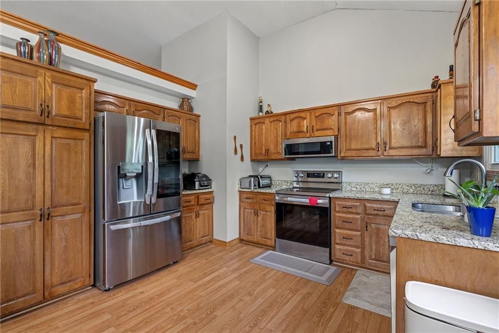 8002 W 147TH Terrace — photo 12