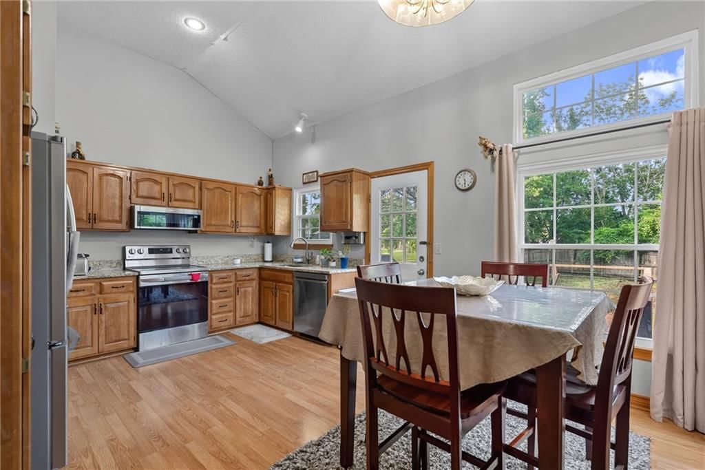 8002 W 147TH Terrace — photo 13