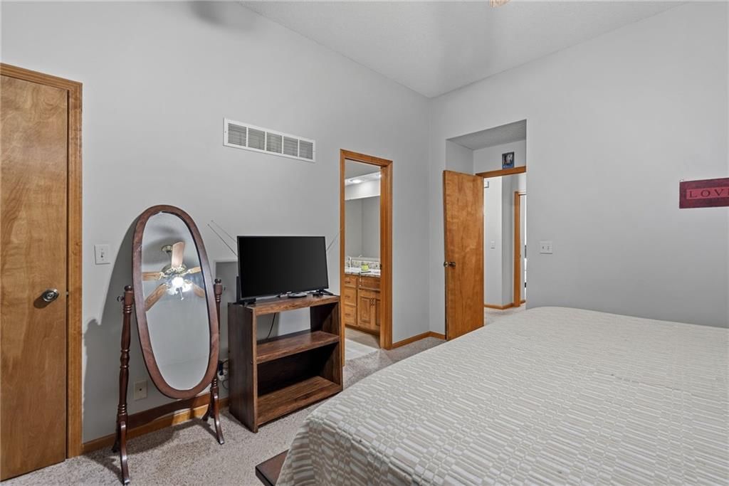8002 W 147TH Terrace — photo 15