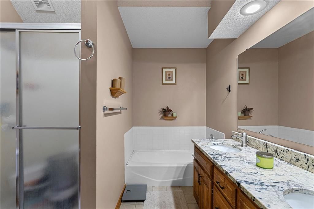 8002 W 147TH Terrace — photo 16