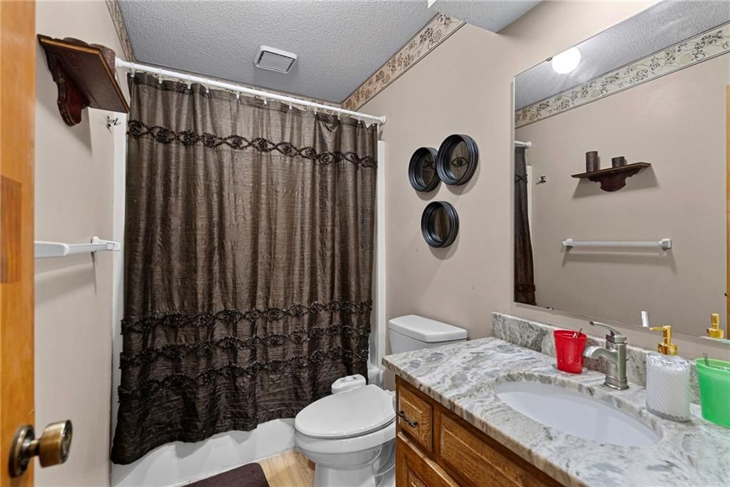8002 W 147TH Terrace — photo 17