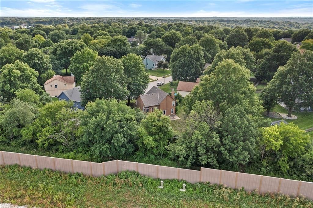 8002 W 147TH Terrace — photo 32