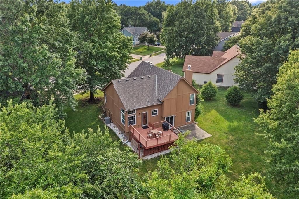 8002 W 147TH Terrace — photo 33