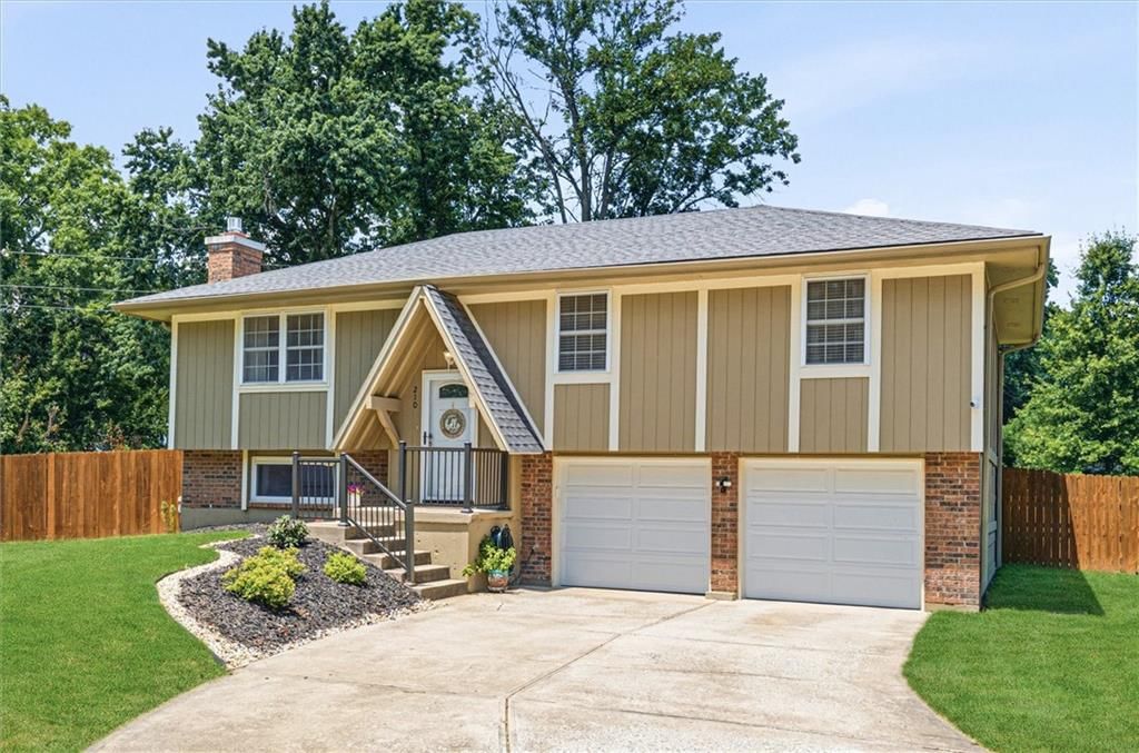 210 SE Circleview Drive — photo 1