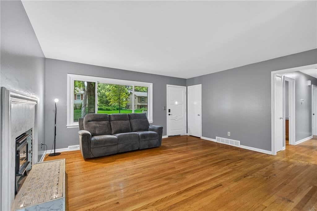 9255 Hemlock Street — photo 2