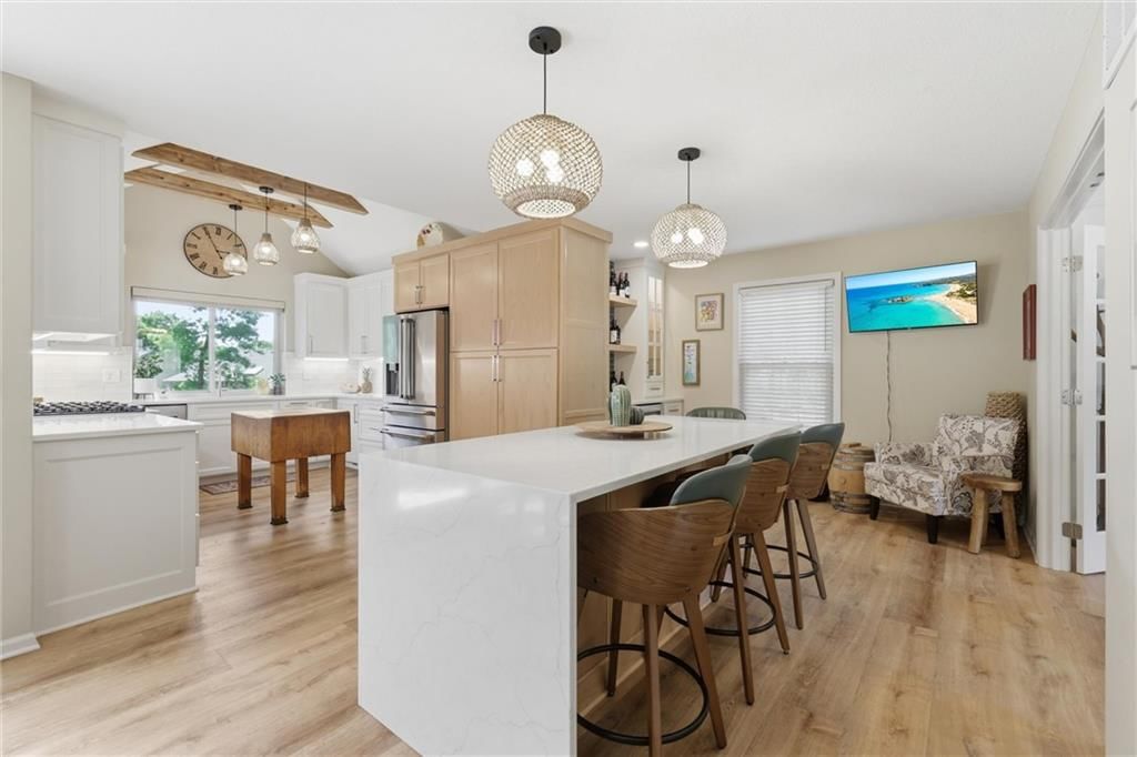 201 NE Shoreview Drive — photo 2