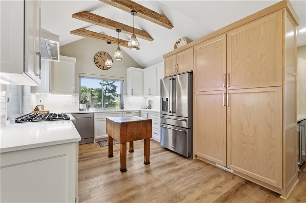 201 NE Shoreview Drive — photo 3