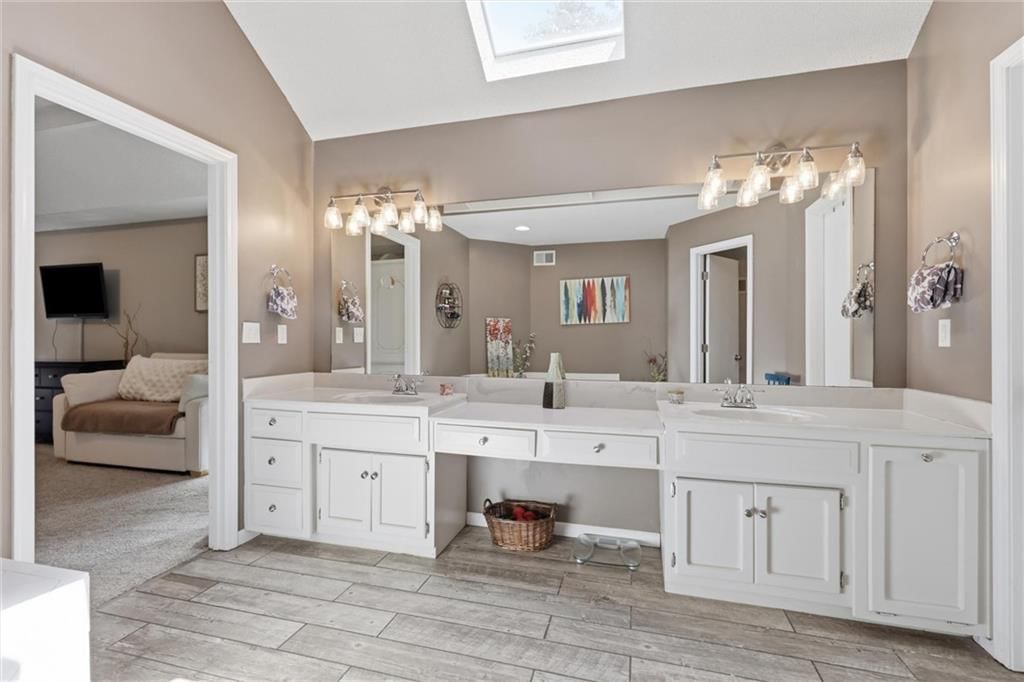 201 NE Shoreview Drive — photo 21
