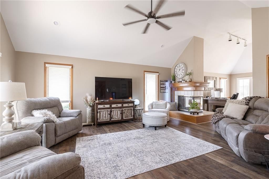 1306 SW Stonecreek Drive — photo 2