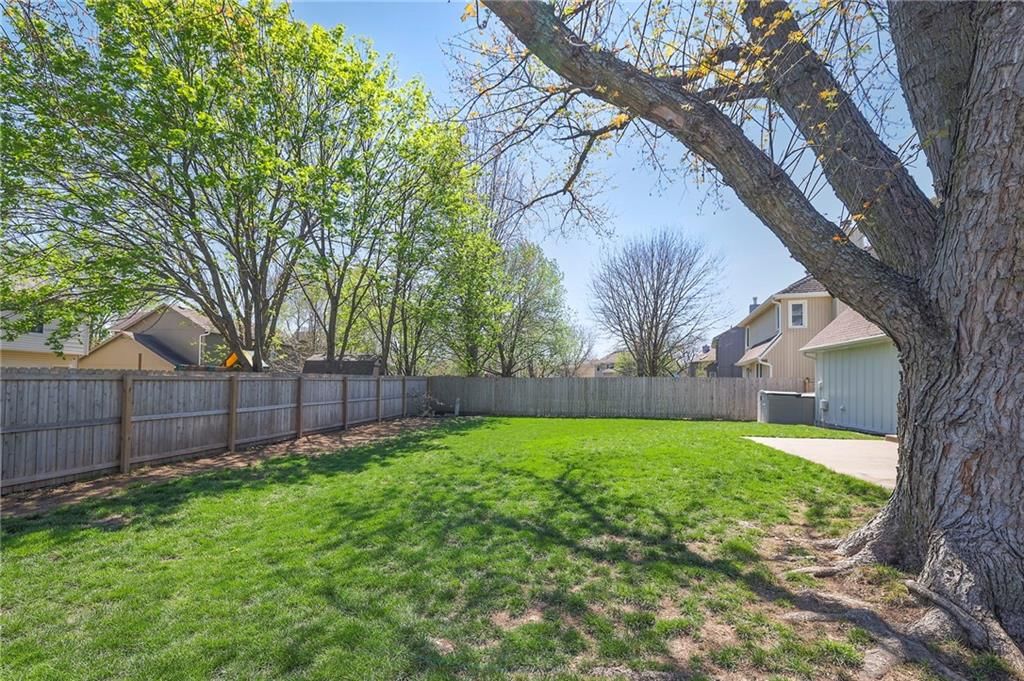 1369 E 154th Terrace — photo 54
