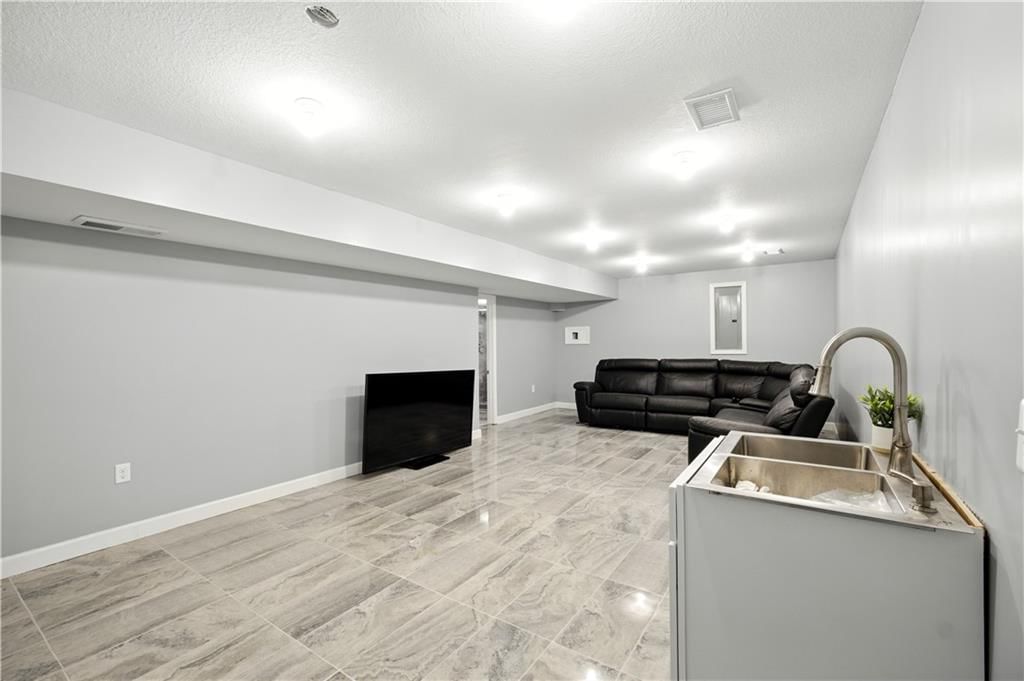 10838 N Bristol Avenue — photo 44